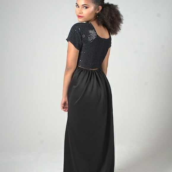 3/$25 Black sequin crop top - Picture 3 of 3